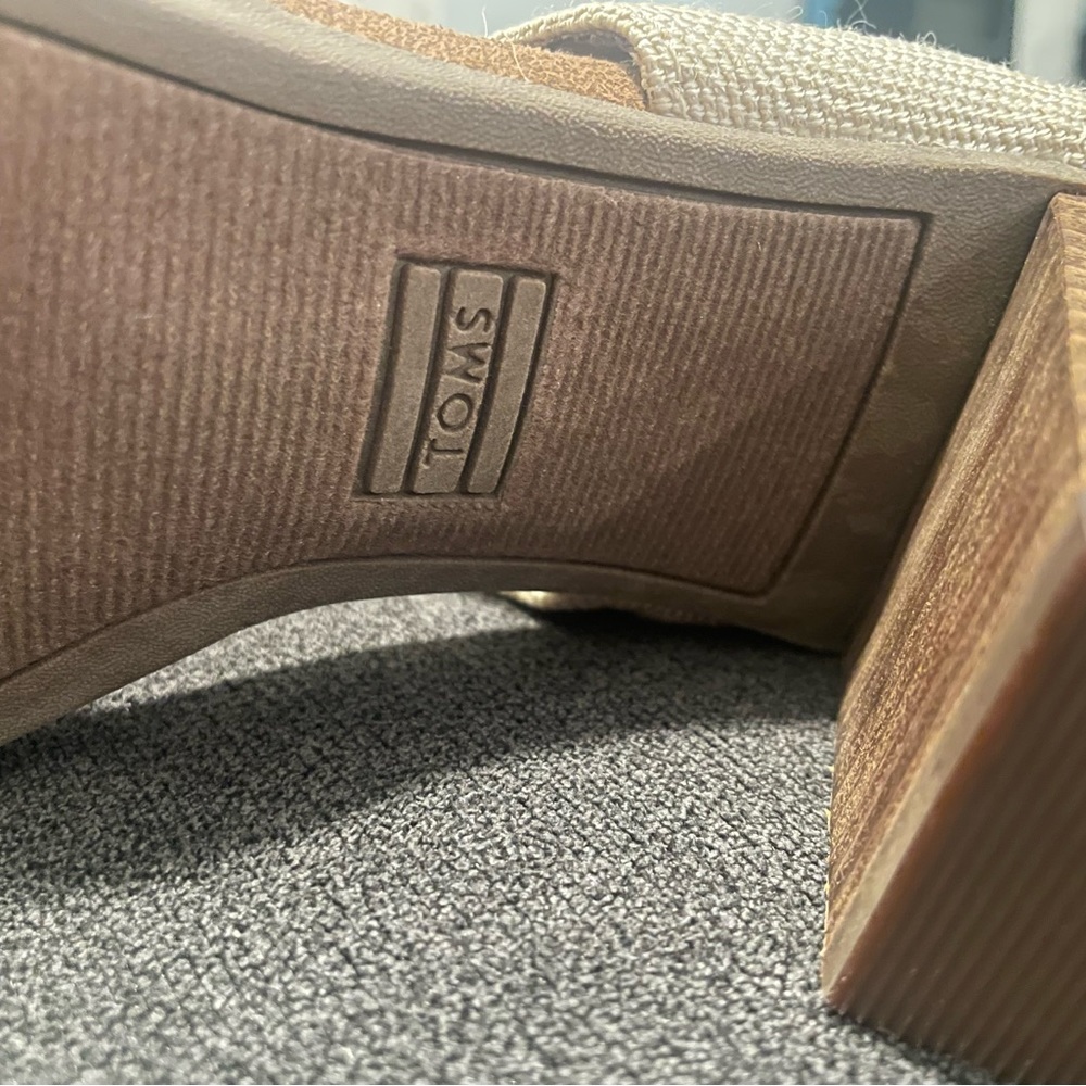Toms block heel sandal canvas 8.5 khaki color